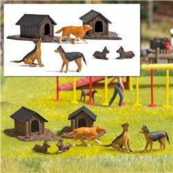 HO Dogs and dog houses 